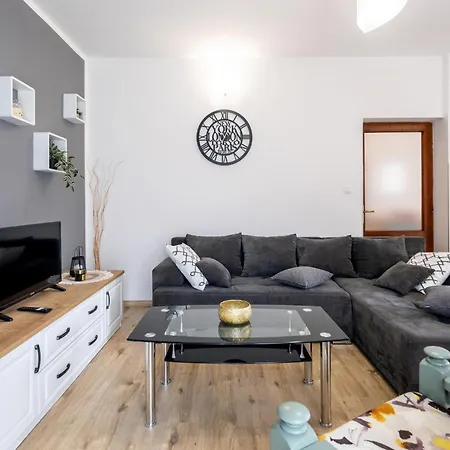 Stunning In Bresca With Wifi Apartamento *